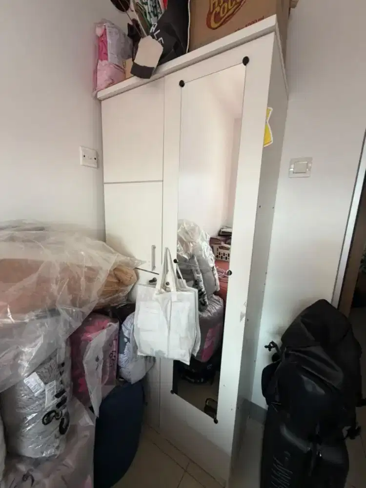 Lemari pakaian bahan kayu 2 pintu