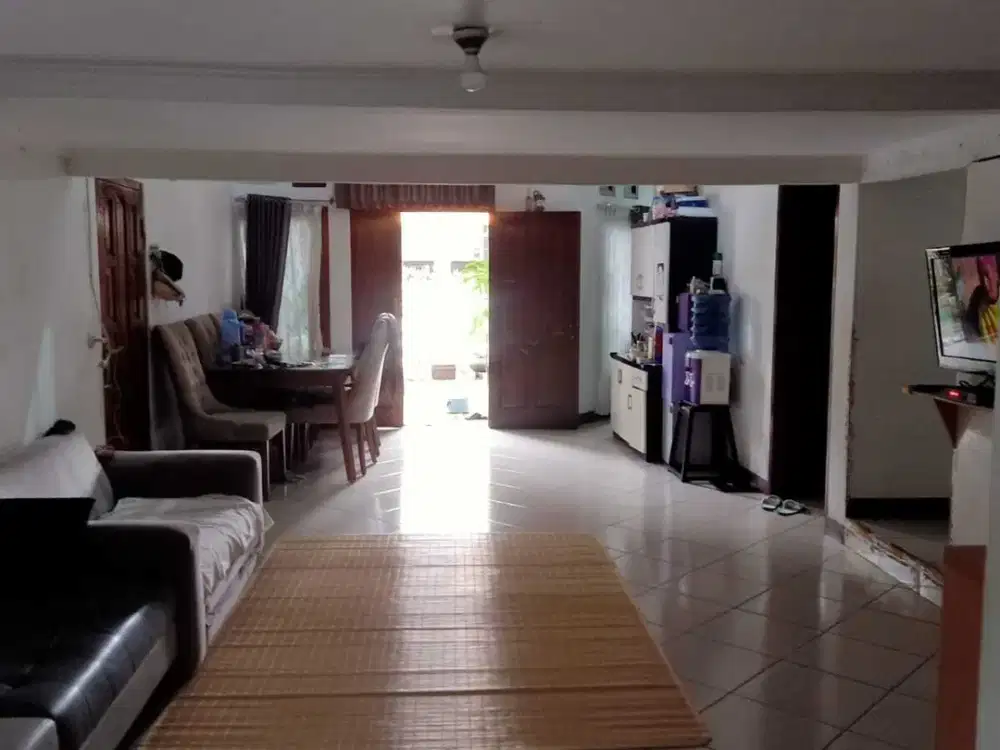 Rumah 2 Lantai Nyaman Asri di Cibolerang Bandung