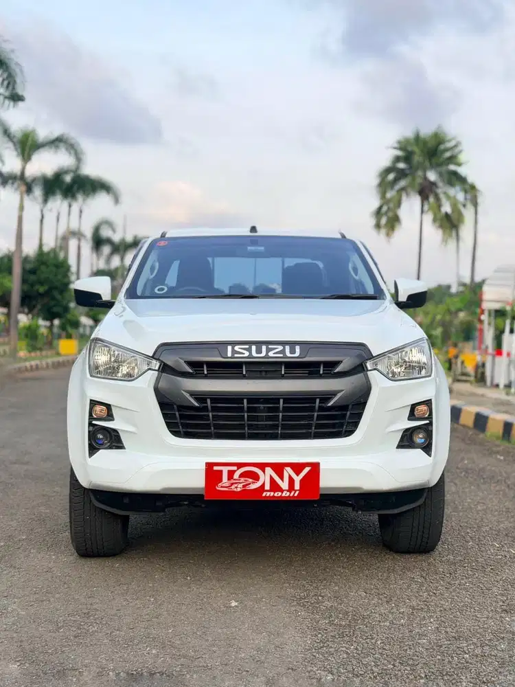 Isuzu D-Max DC 4x4 MT Low KM 2023 Putih