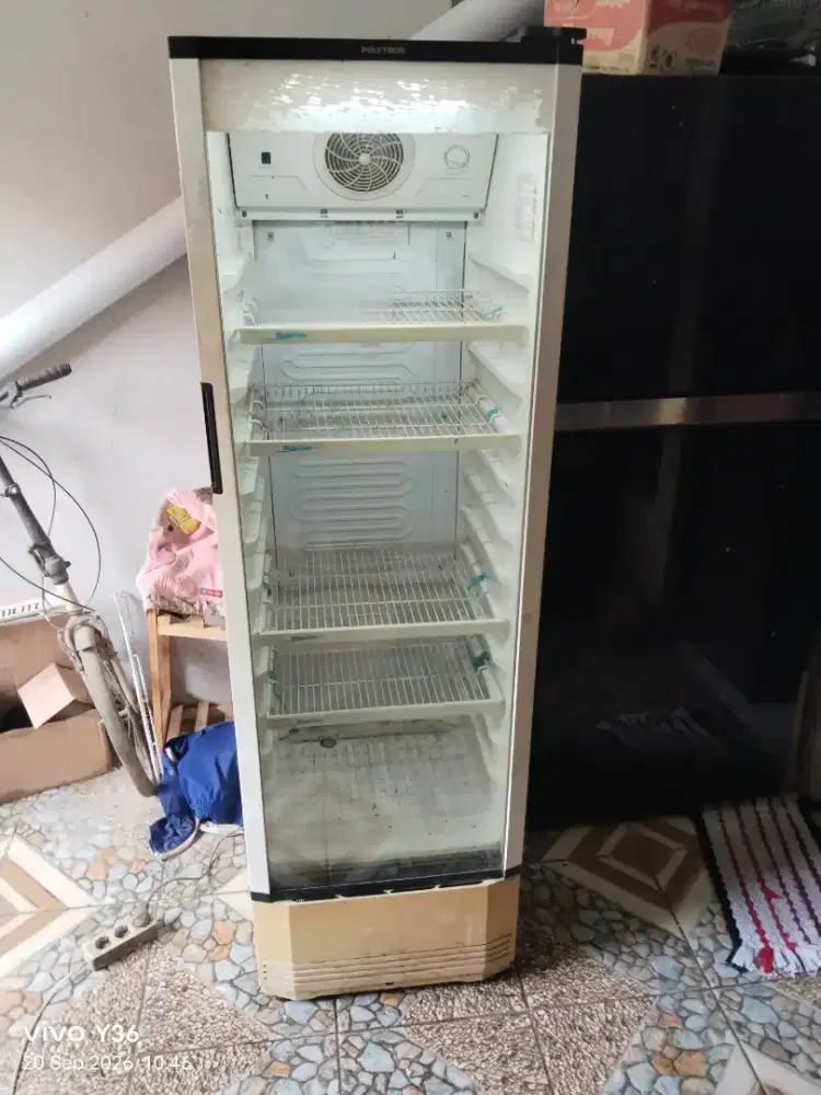 Di jual cepat showcase politron jumbo kusus yg serius