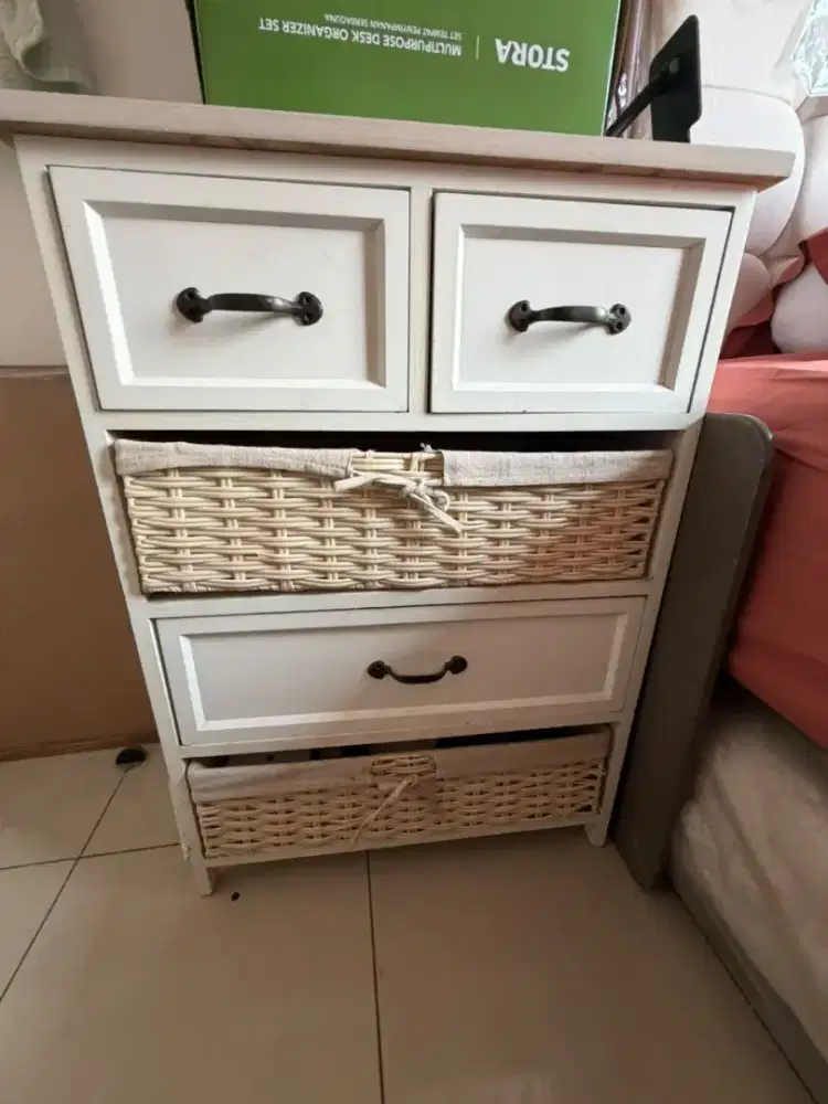 Drawer/Laci penyimpanan 4 susun