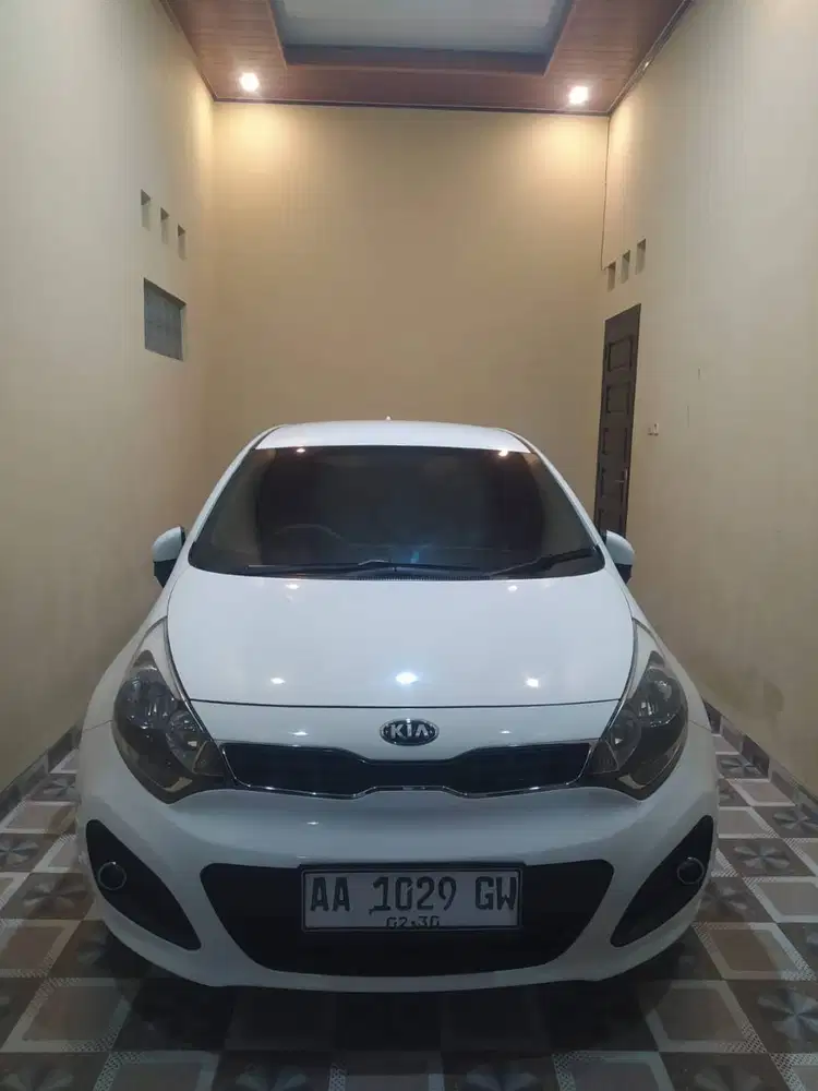 JUAL MOBIL NEW KIA RIO PEMAKAIAN PRIBADI, MOBIL TERAWAT , MULUS