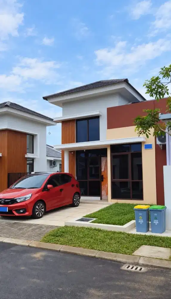 Disewakan Rumah Caslano SemiFurnished: 2BR, 3 AC, 2200W, Halaman Luas!