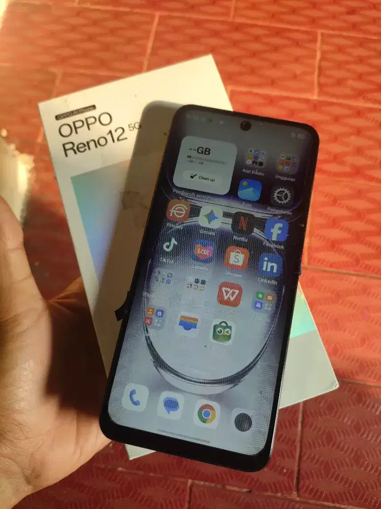 Oppo Reno 12 5g baca deskripsi
