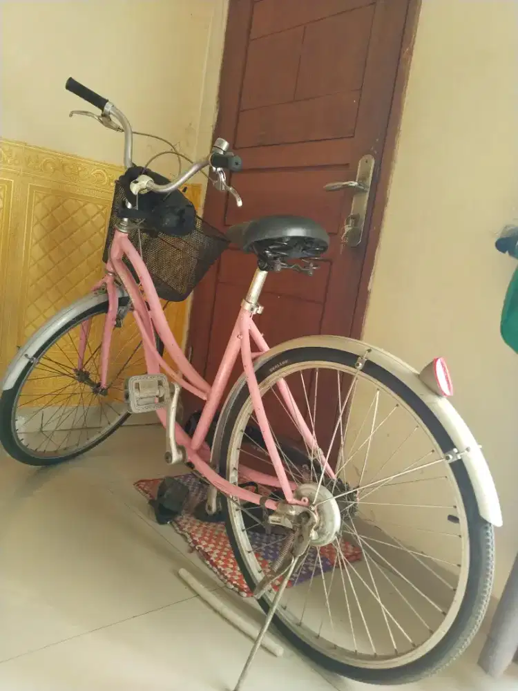 Sepeda Polygon hello kity Sanrio Ladies Keranjang Cewe