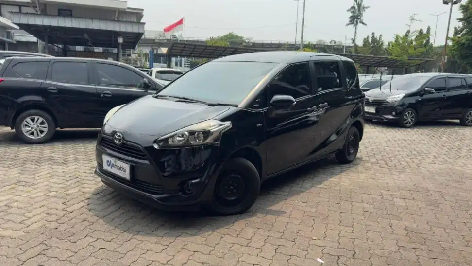 KM Rendah - Toyota Sienta 1.5 E Bensin-AT 2017