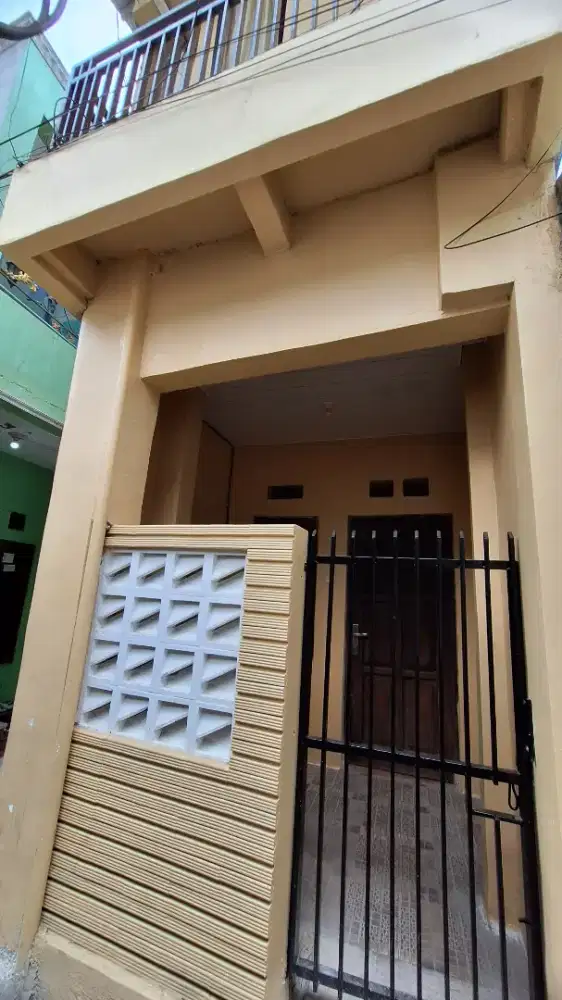 Rumah 2,5 lantai Baru Renovasi Lokasi Strategis Dekat Halim