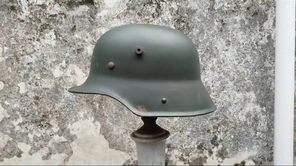 Helm tentara Jerman bahan baja