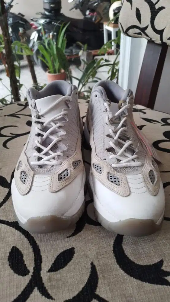 Air Jordan 11 Retro Low IE
