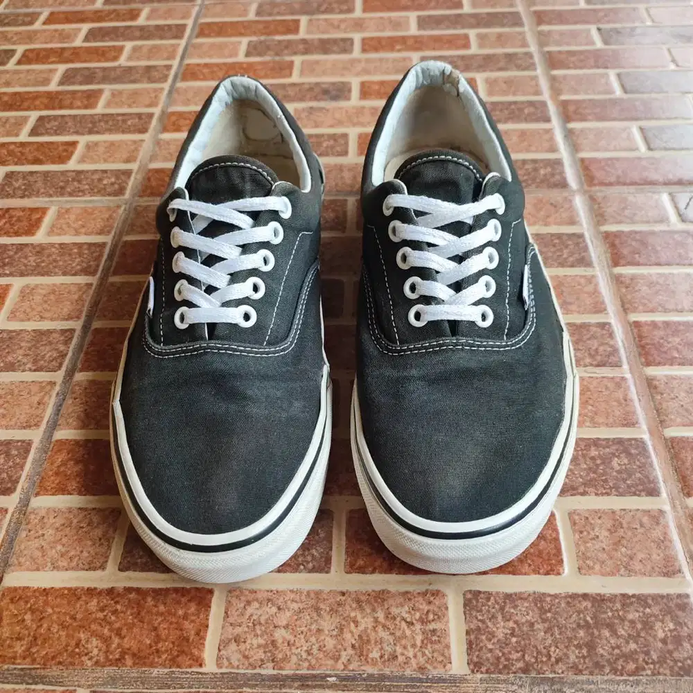 Sepatu vans authentic