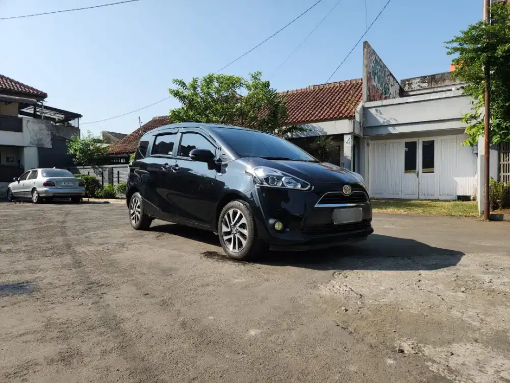 Toyota Sienta 1.5 V Automatic Tahun 2016