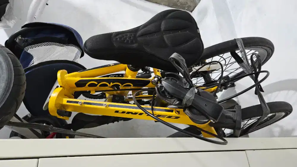 Sepeda united warna kuning