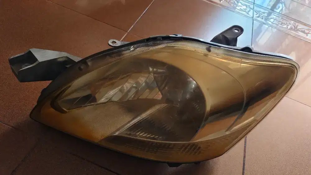 Head lamp mobil sedan Vios thn 2007