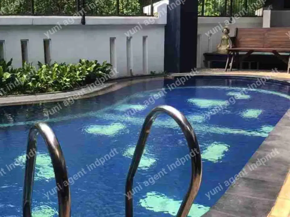 rumah ada kolam renang full furnished di legenda wisata cibubur