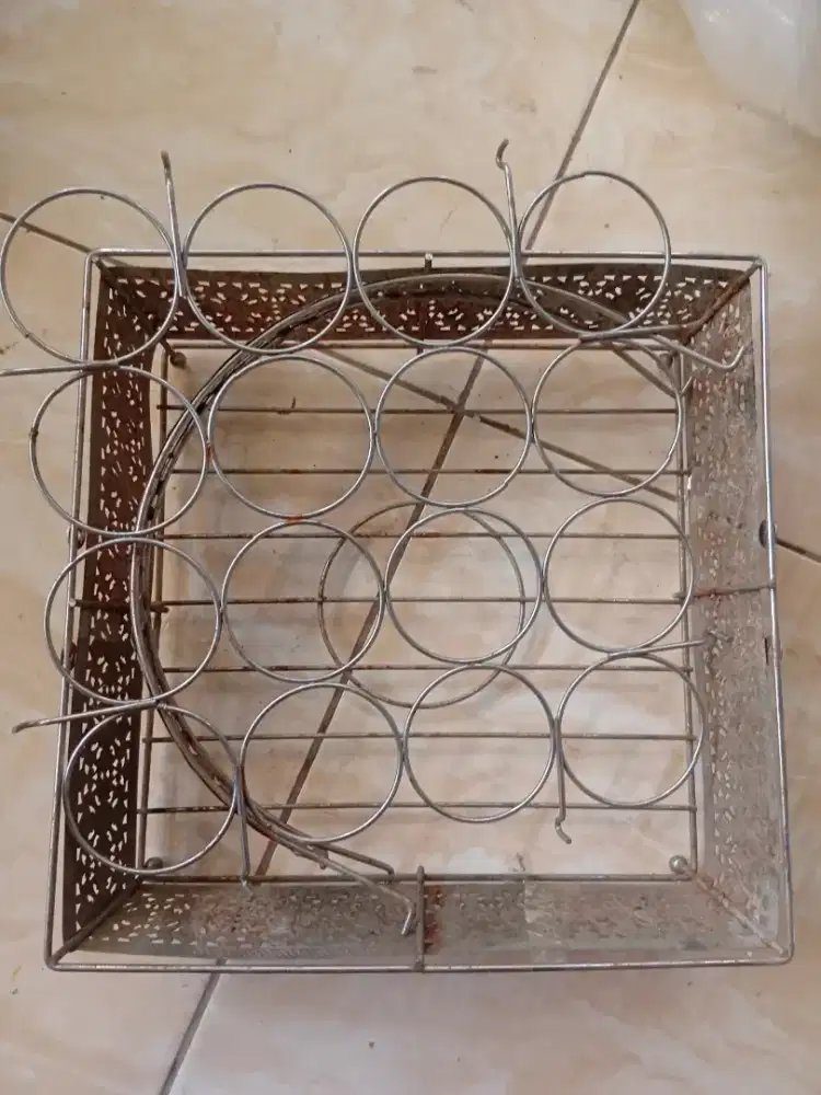Tempat Air Mineral Gelas