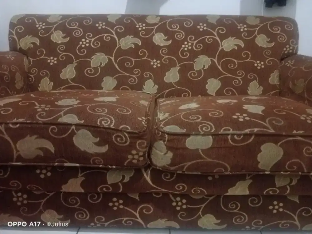 Sofa motif bunga