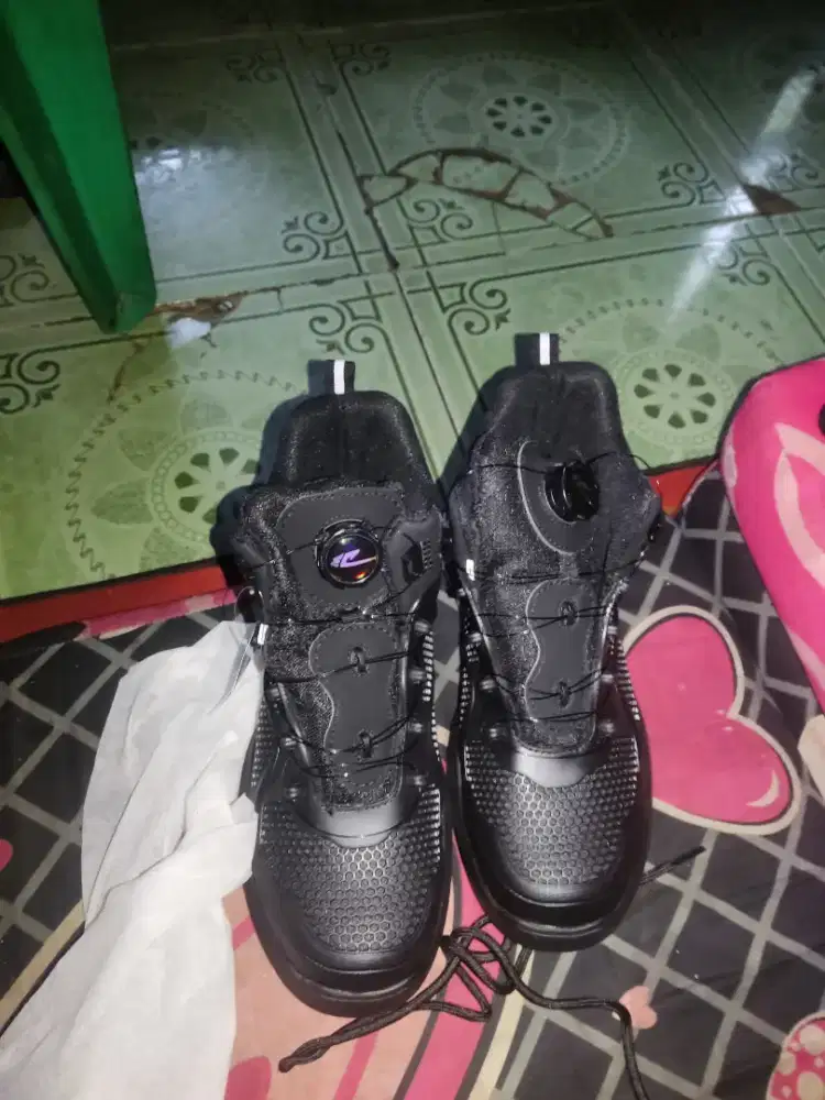spatu uk 42 merk jbs