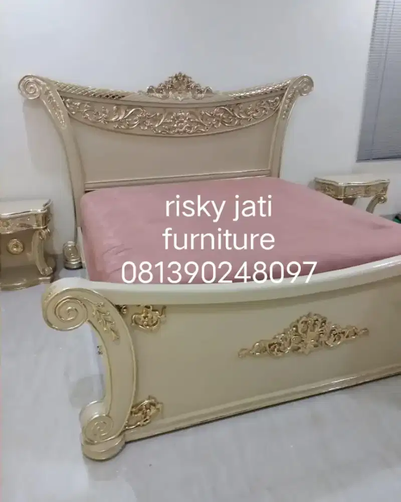 Tempat tidur jati patrisia