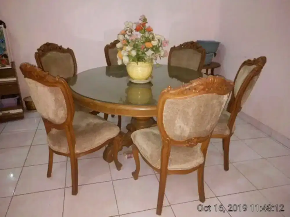 Meja makan jati tebal