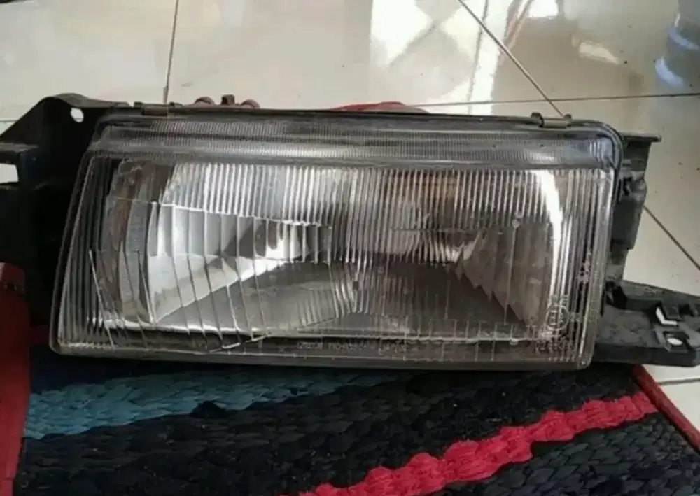 Lampu depan Mazda Interplay