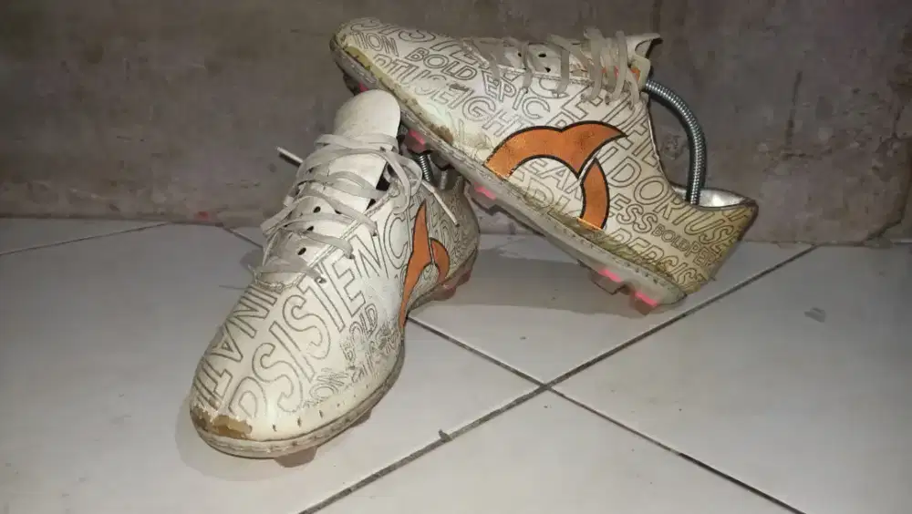 Sepatu bola Ortuseight catalyst legion v1