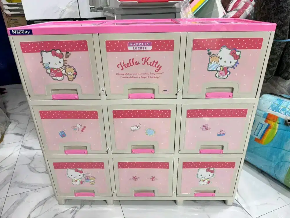 Perabot serba Hellokitty (kasur,lemari)