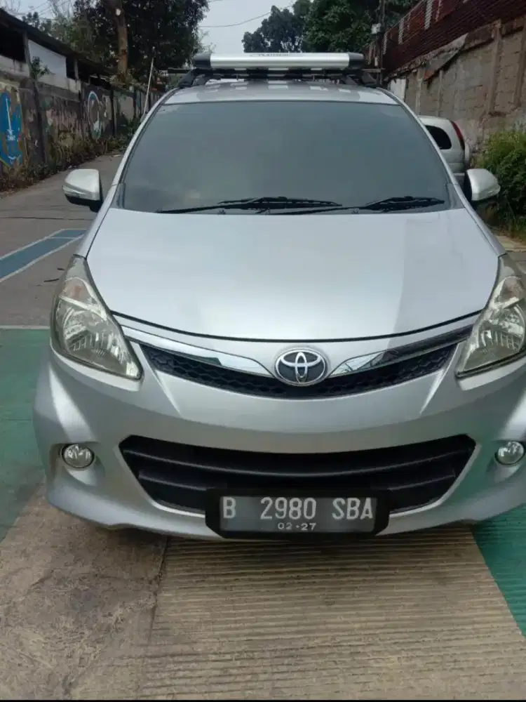 DIJUAL CEPAT MOBIL TOYOTA AVANZA VELOZ 1.5 MANUAL TAHUN 2012