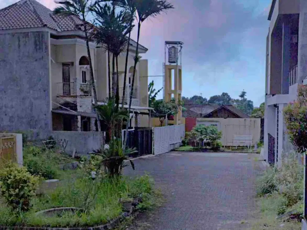 DIJUAL RUMAH 2 LANTAI DEKAT AKMIL MAGELANG 
LT 139 m2 , LB 200 m2
KT 3  + kt pembantu , KM 3
Listrik 2300
Air PDAM
SHM on Hand 
Harga 2,2 M nego