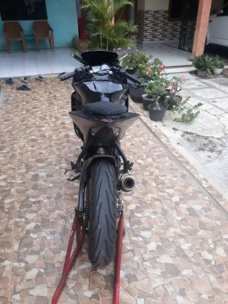 Yamaha R15 V2.Stnk hilng.srt Bpkb ada.B jkt 2024