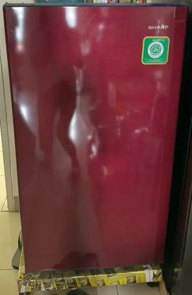 Kulkas Sharp 1 Pintu Merah