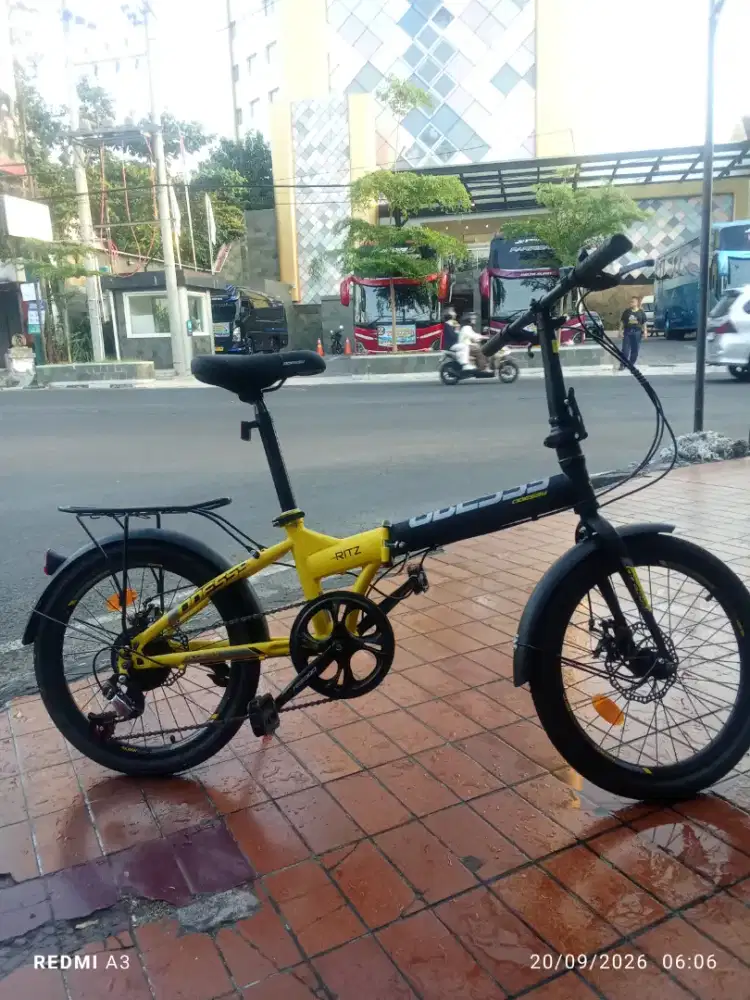 Sepeda lipat istimewa