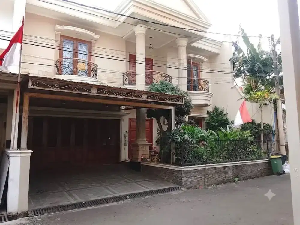 RUMAH DI PETUKANGAN JAKARTA SELATAN DIJUAL HARGA MURAH ADA PRIVATE POOL