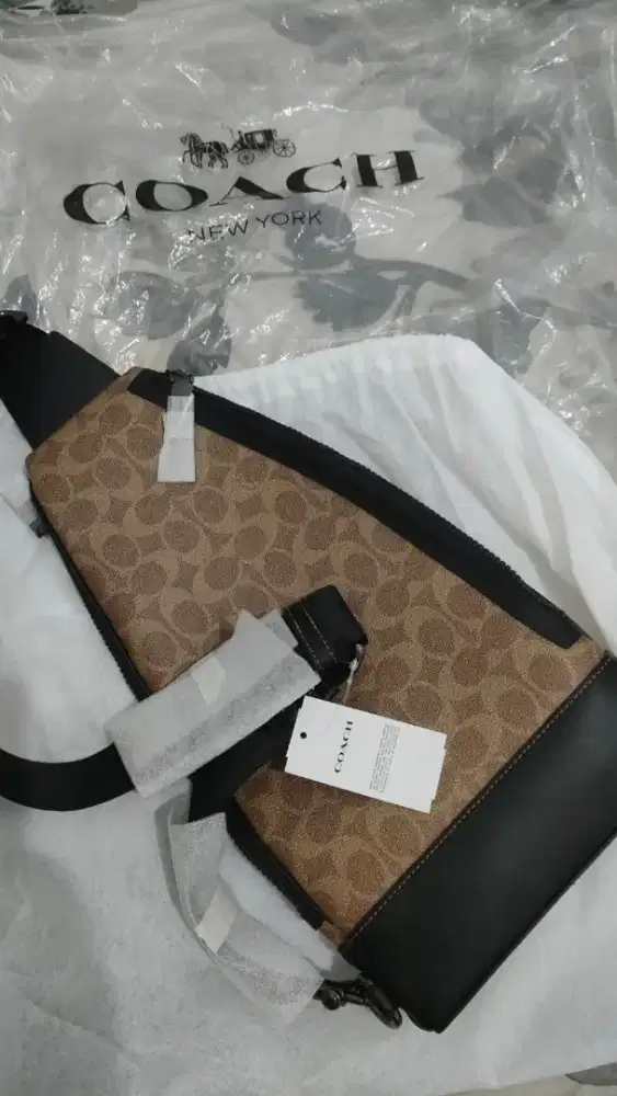 Tas coach Signature Dominic Sling Bag Tan Black