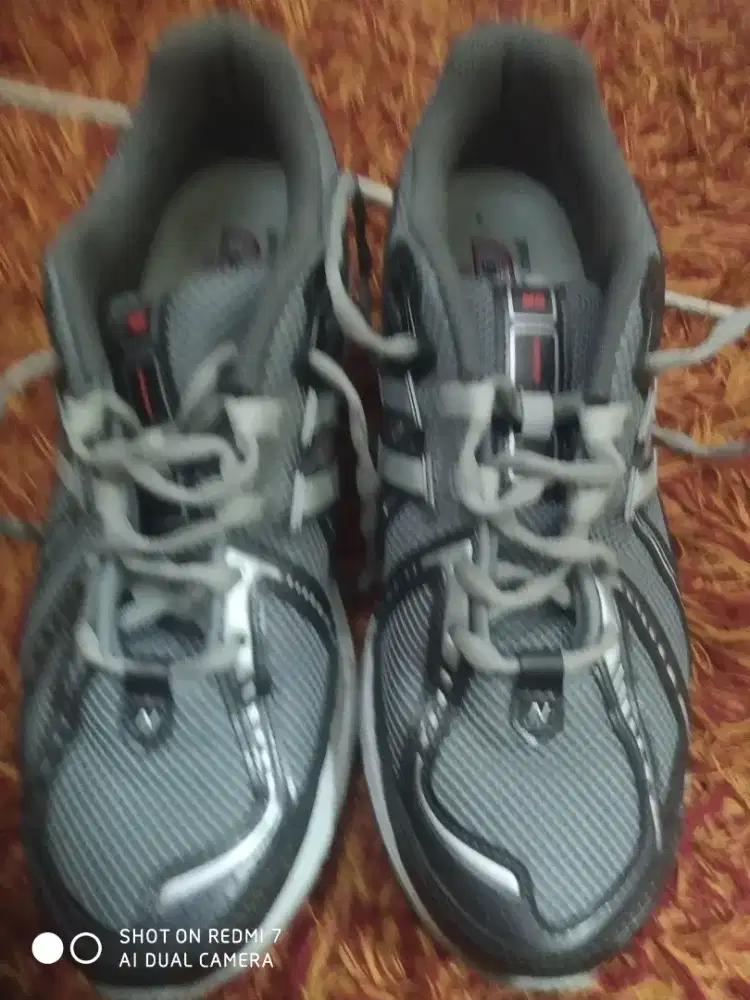 Sepatu merk new balance