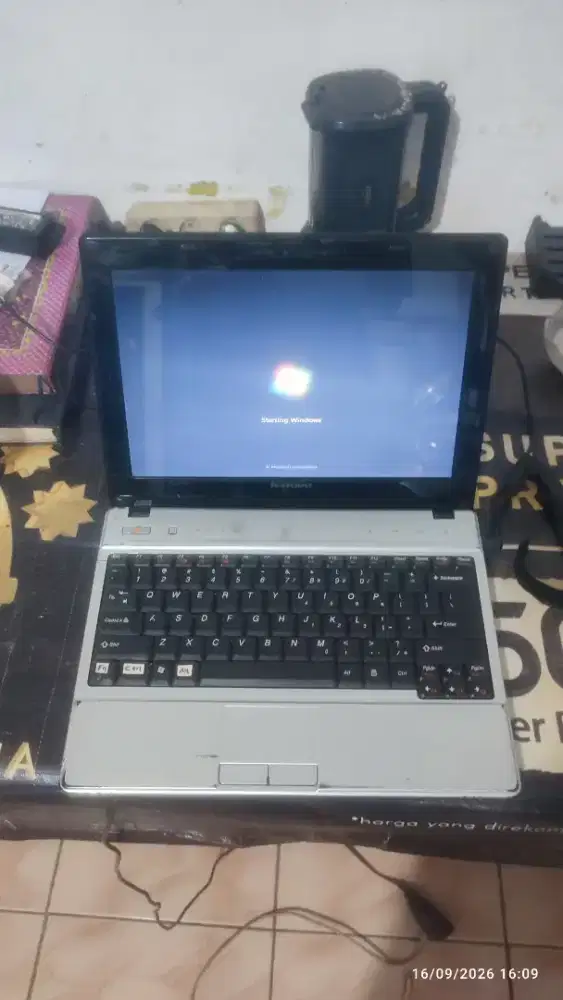 Laptop jadul lenovo