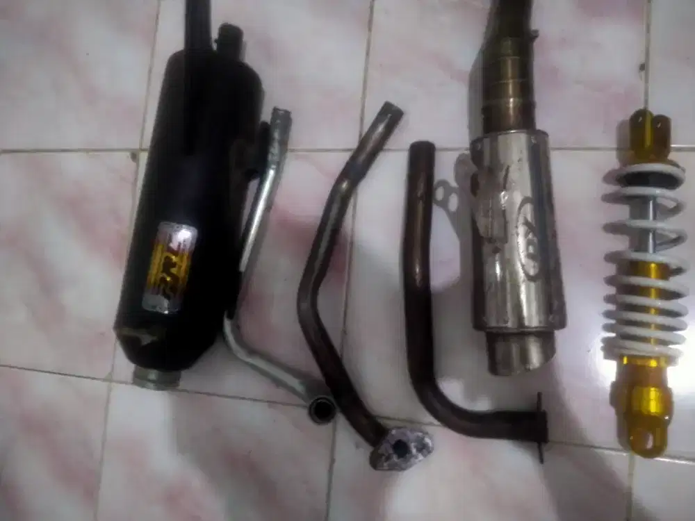 Kenalpot dan shokbreker bekas