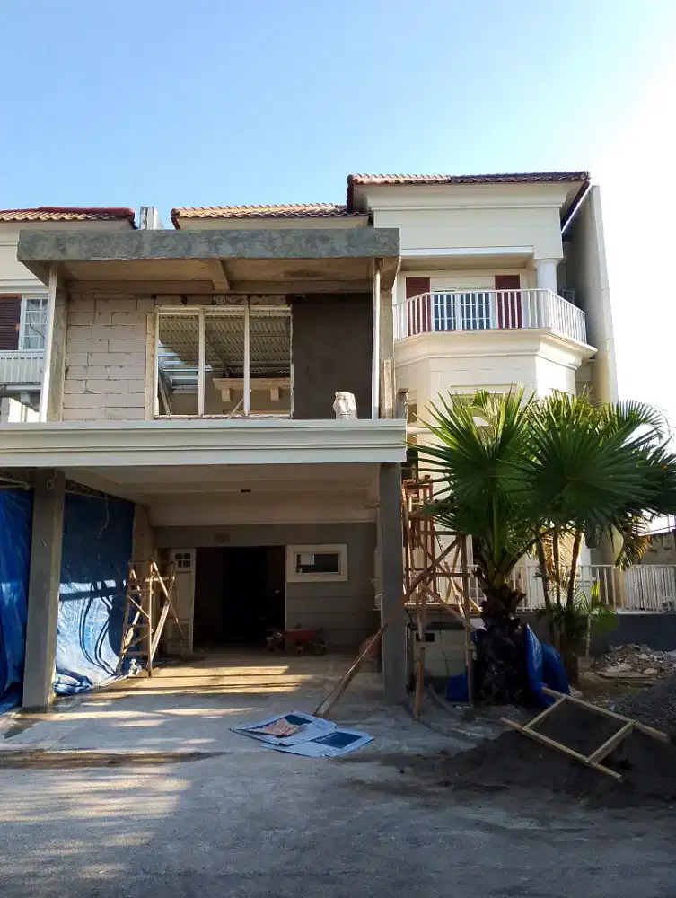 Tukang bangunan rumah