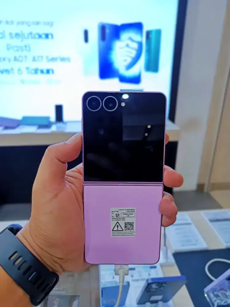 SAMSUNG GALAXY ZFLIP 8