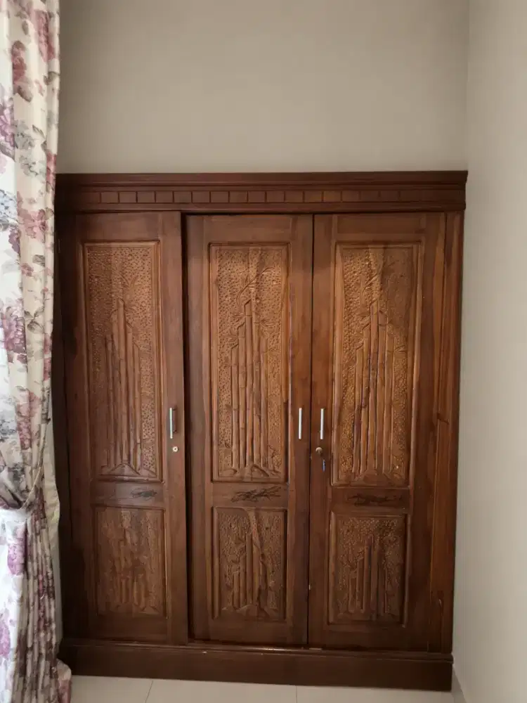 Jual lemari jati 3 pintu bekas
