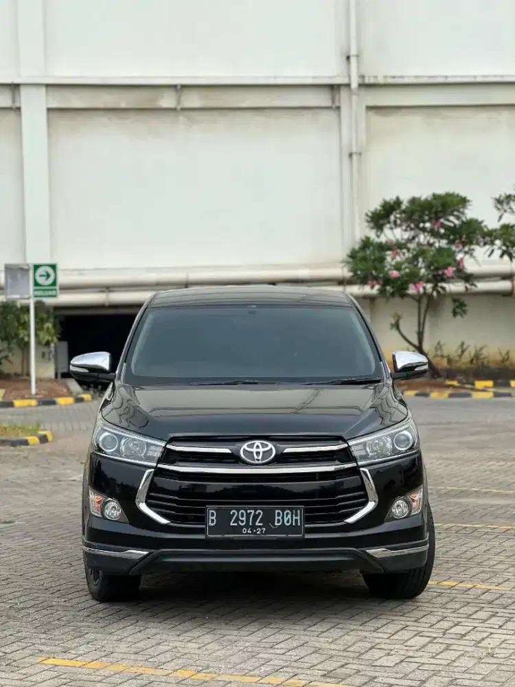 Toyota Innova Venturer bensin AT 2017 Hitam