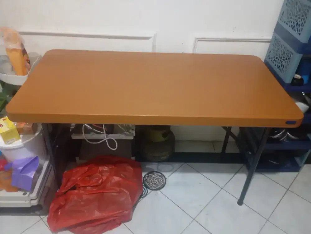 Meja lipat multifungsi