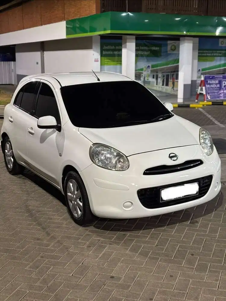 Nissan March 2011 Bensin