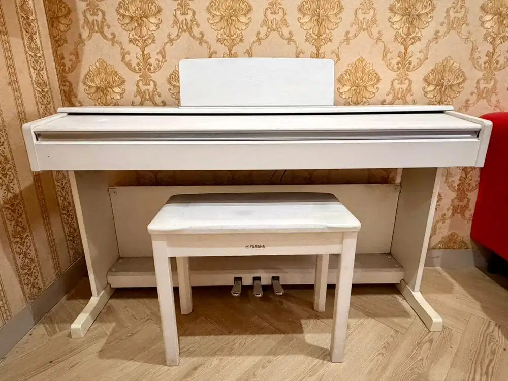 yamaha piano YDP 144 - with box