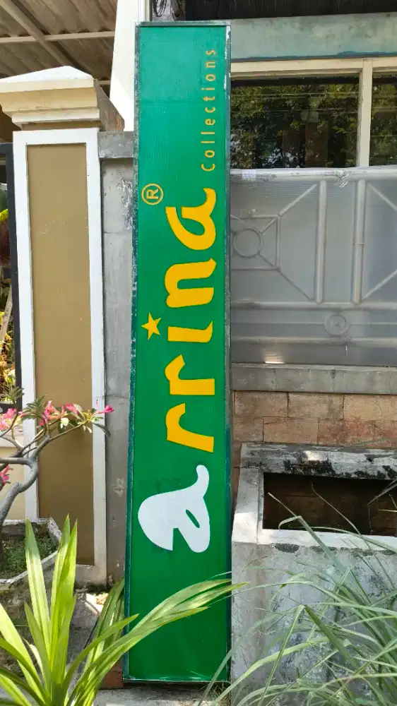 Neon box bekas, kondisi masih cukup bagus
