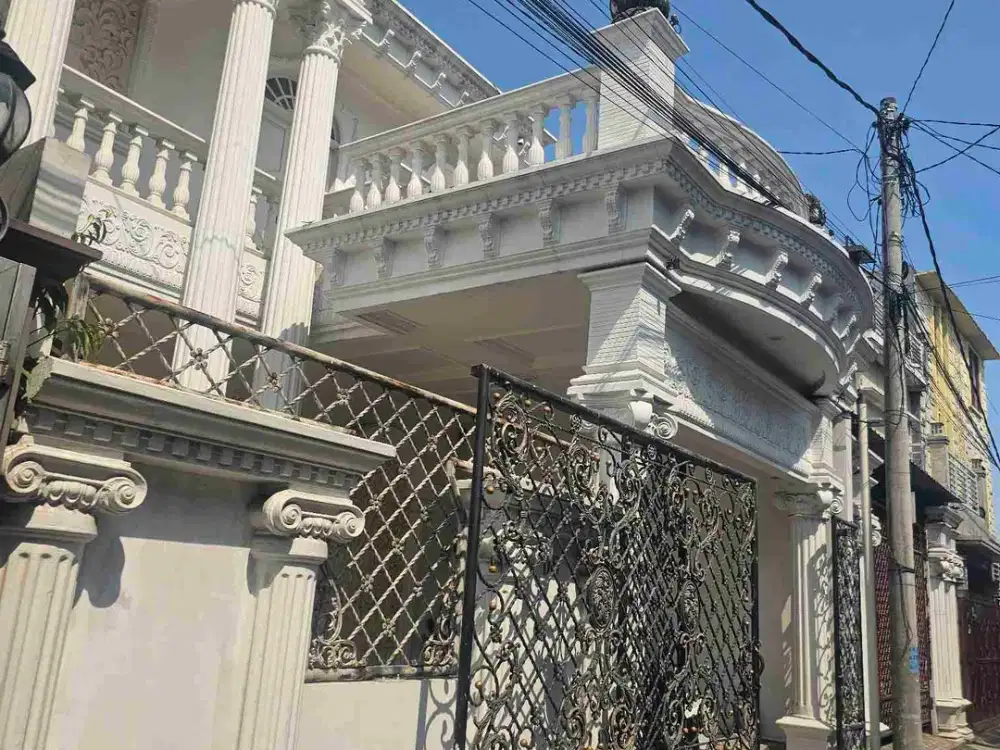 Rumah Mewah Bergaya Eropa di Area Gatsu Barat, dekat Starbuck