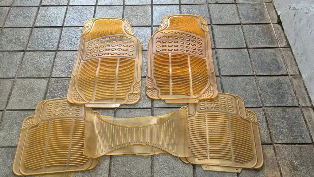 Azko Karpet Mobil kondisi baik