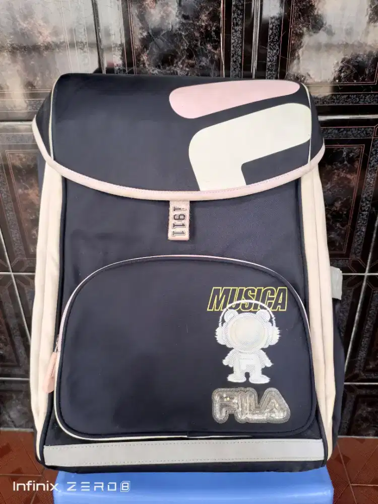 Tas Retro Wanita dari Brand FILA