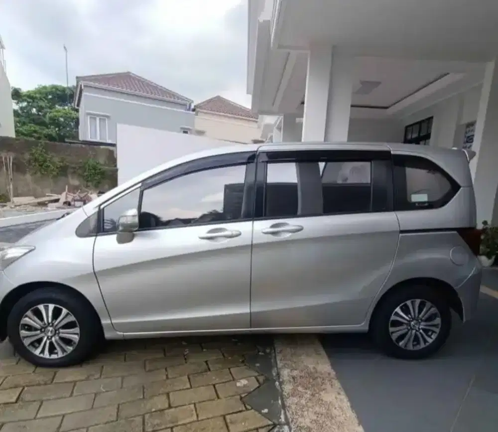 Dijual Mobil Freed tahun 2013
