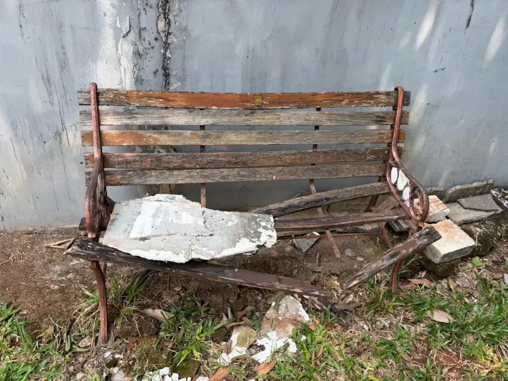 Bangku Taman Apa Adanya