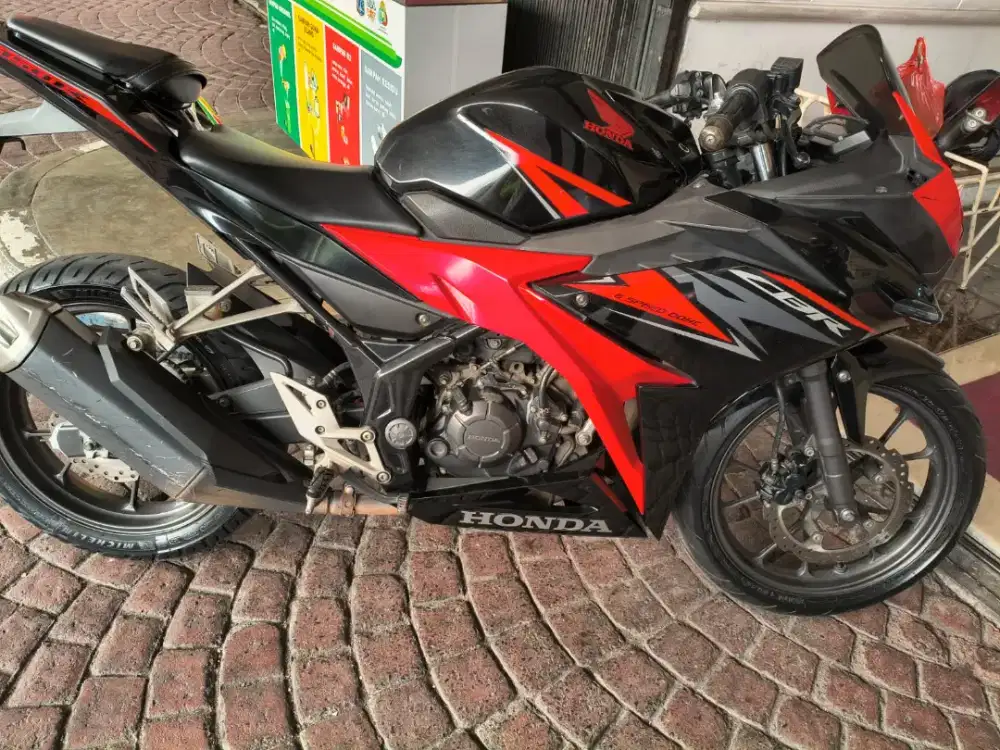 Dijual cepat motor CBR 150R 2019
